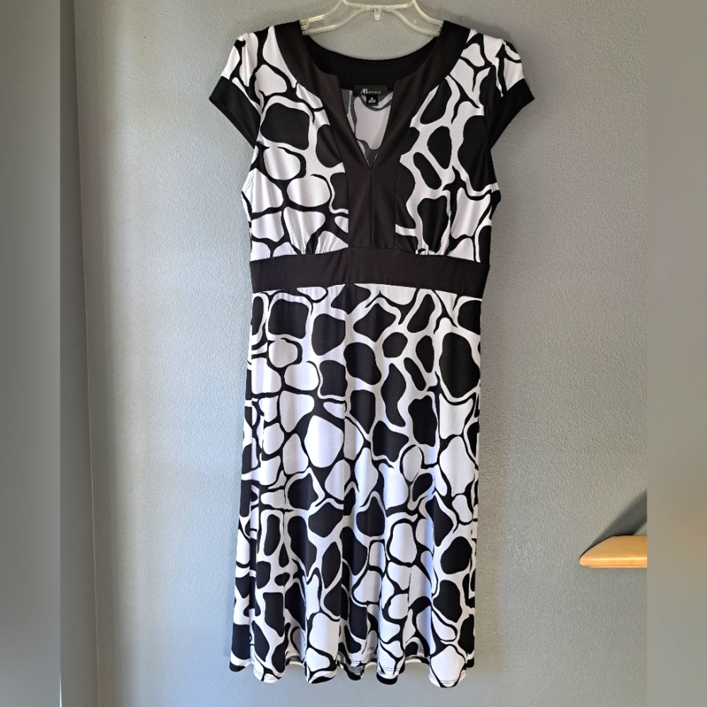 AB Studio - Black and White Patterned Cap Sleeve Midi A-line Dress, Size Medium